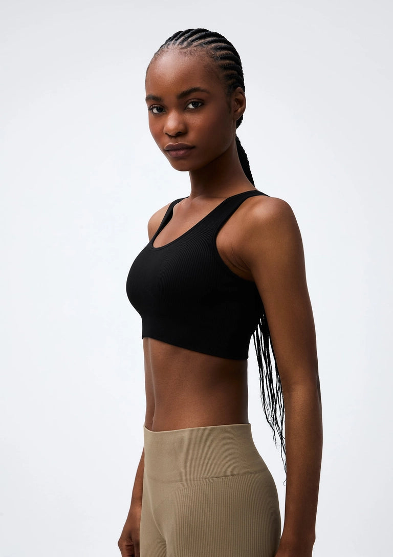 Top esportivo canelado sem costura